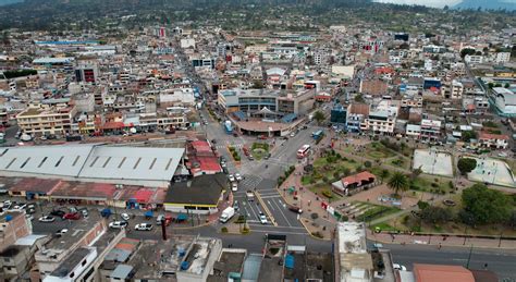 Ecuador Avanzan construcción de 2 932 viviendas para Muisne