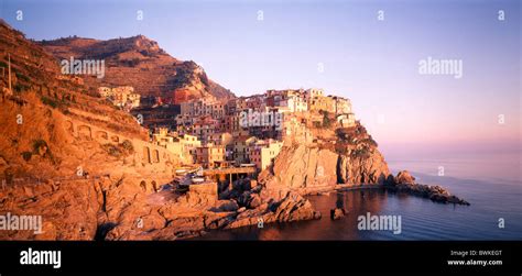 Manarola Coastal Place Picturesquely Village Rock Cliff Steep Coast Sea Mediterranean Sea Mood