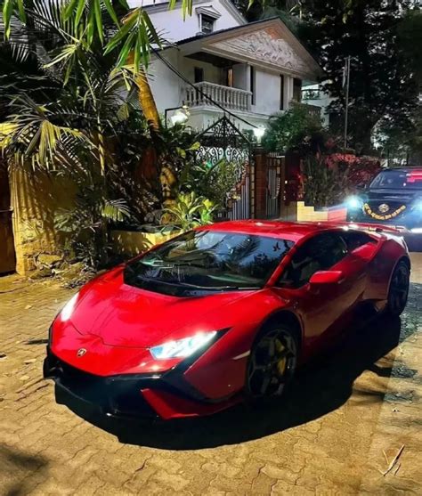 Shraddha Kapoor Ts A Red Lamborghini Huracan Worth Rs 404 Crores