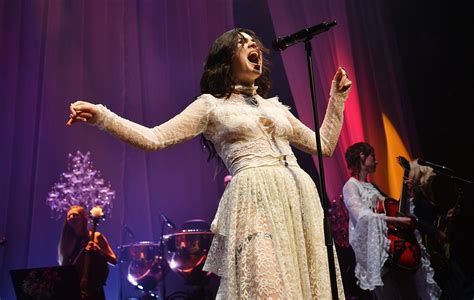 dinner party   london maximalists seize  throne