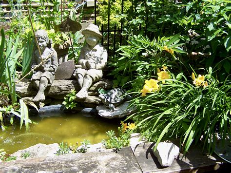 Somethings Old, New, Green, Redo!: Midwest Gardening: What's Flowering!