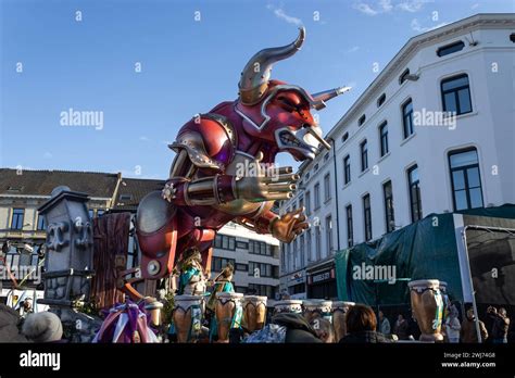 Aalst B Lgica De Febrero De Figura De Toro Gigante En Una