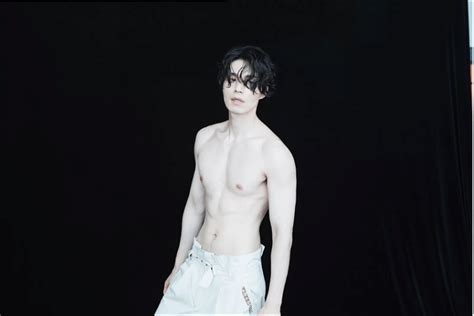 Lee Dong Wook S Shirtless Pictorial K POP K FANS