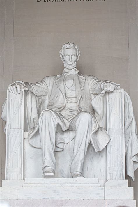 Statue of Abraham Lincoln · Free Stock Photo