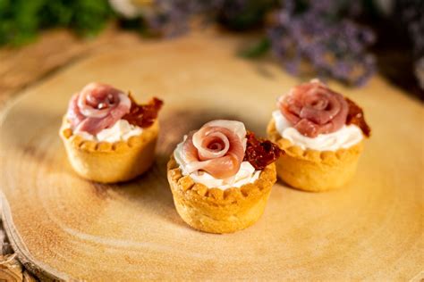 Тарталети с прошуто | The Catering Company
