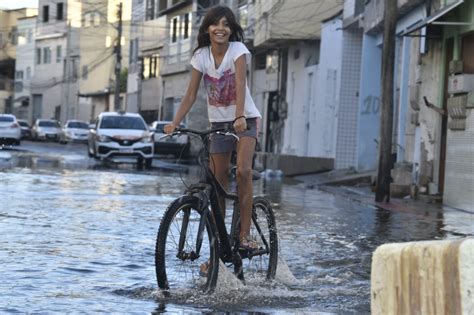 A Gazeta Maré Alta Provoca Alagamentos E água Invade Casas Em Bairros