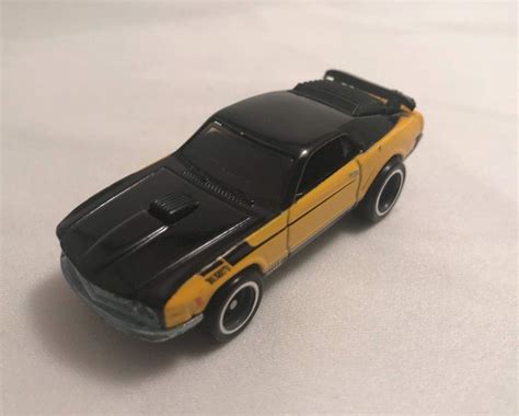 2010 2011 Hot Wheels Garage 70 Ford Mustang Mach 1 Yellow