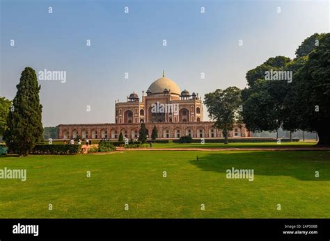 Humayuns Tomb Complex Hi Res Stock Photography And Images Alamy