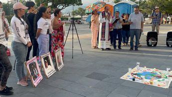 Colectivos de búsqueda oran frente a Palacio Tuxtla Gutiérrez Grupo