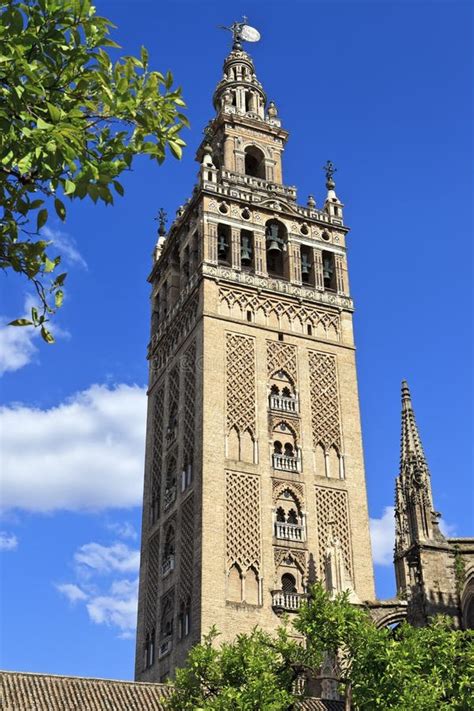 El Giralda Campanario De La Catedral De Sevilla En Sevilla España