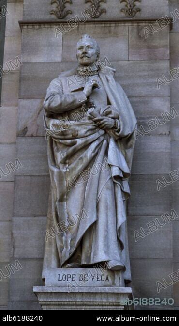 MANEL FUXÀ ESCULTURA DE LOPE DE VEGA 1562 1635 EN LA FACHADA DE LA