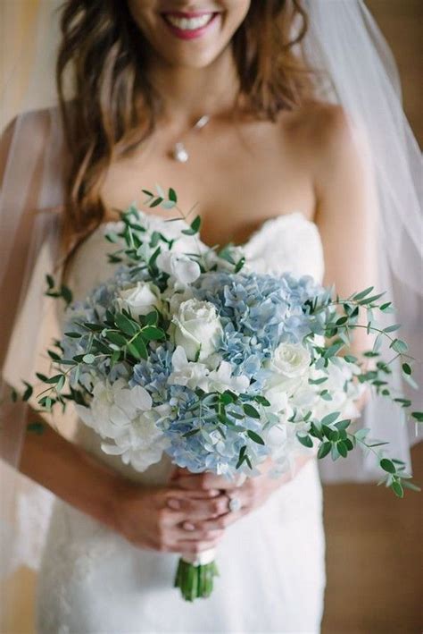 20 Adorable Wedding Bouquets For Spring And Summer 2022 Emma Loves