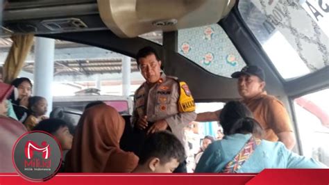 Ratusan Sopir Angkutan Umum Di Terminal Kepuh Sari Jombang Jalani Tes Urine