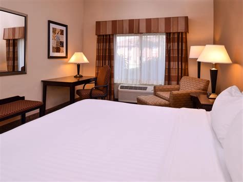 Holiday Inn Express & Suites Fairmont - Fairmont, United States