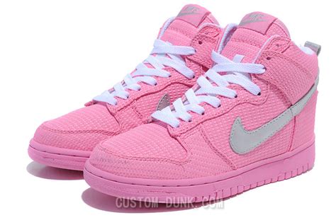 Nikes shoes: Pink Nikes