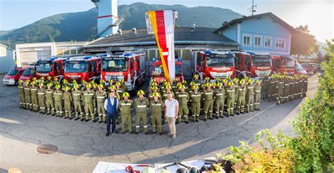 Übergabe von neuen Einsatzhelmen Feuerwehr Spittal Drau