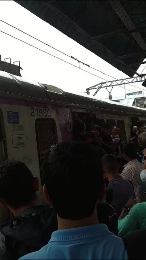 Trains on Thane station : r/mumbai