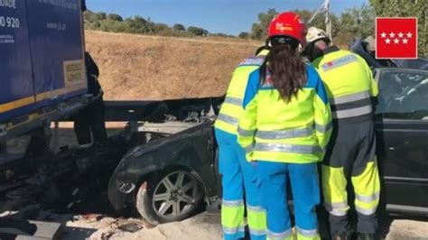 Muere un hombre de 28 años al empotrar su coche contra los bajos de un