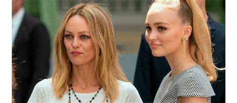 Article Similaire Lily Rose Depp La Fille De Vanessa Paradis