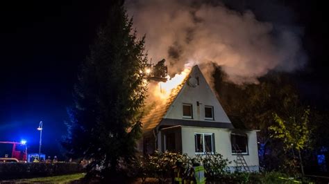 Pönitz Feuerwehr rettet Familien aus brennendem Wohnhaus SHZ