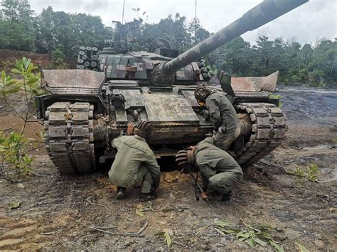 Kereta Kebal Utama PT 91M Pendekar Adakan Latihan Self Entrenching