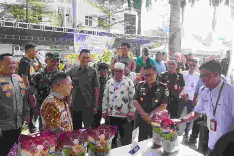 Bupati Amirudin Buka Kegiatan Gelar Pangan Murah Detik