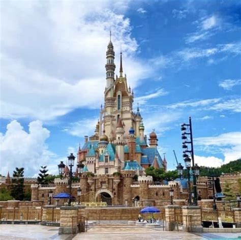 Insights and Sounds: Hong Kong Disneyland Castle Update