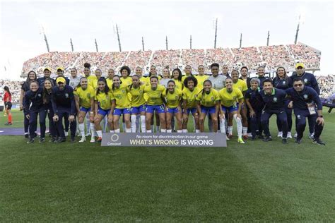 Apesar do vice seleção feminina mostra sinais de evolução sob novo comando