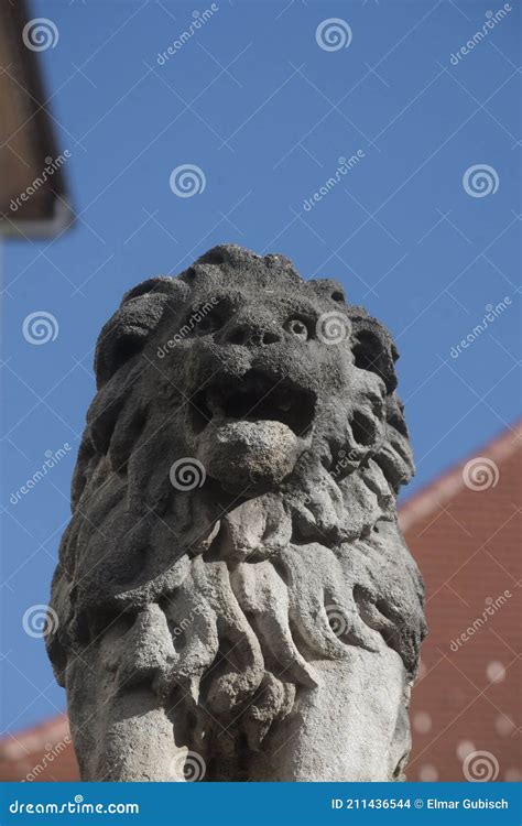 Stone Statue Of A Lion Stock Photo Image Of Wildlife 211436544