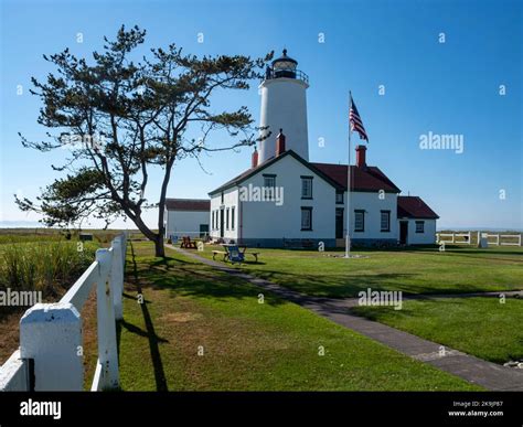 Wa22633 00washington New Dungeness Lighthouse Located On The