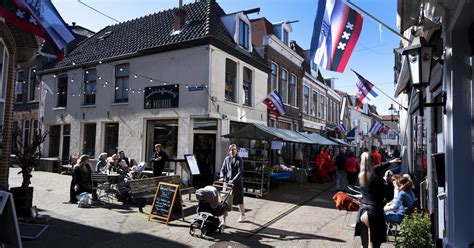 Historisch Centrum Van Weesp Wordt Beschermd Stadsgezicht Het Parool