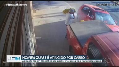 JA 2ª Edição Homem quase é atingido por carro enquanto descarregava