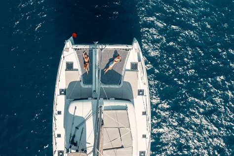 Santorin Katamaran Caldera Kreuzfahrt mit Mahlzeit und Getränken