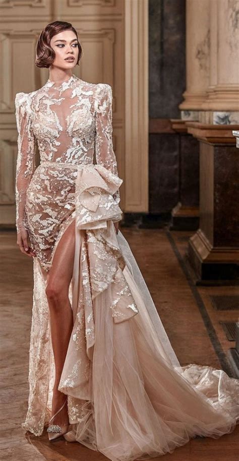 Timeless Wedding Dresses To Lookout Showstopping Look Wedding Dress