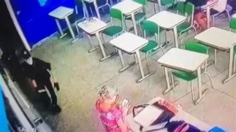 Professora Estava Fazendo A Chamada Quando Foi Esfaqueada Em Escola De