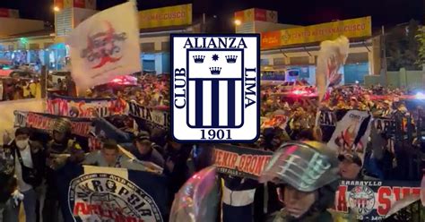 Hinchas De Alianza Lima Realizan Espectacular Banderazo Previo Al Partido Con Cienciano