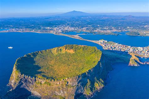 제주 성산일출봉 한 폭의 수채화 같은 아름다움이 펼쳐지는 곳 Go Guides