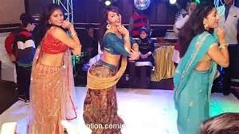 Girls Best Mehndi Dance On Wedding Video Dailymotion