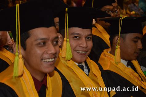 Wisuda Unpad Gelombang III Tahun Akademik 2013 2014 Sesi 3 Ilalang Foto