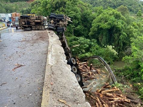 V Deo Carreta Tomba Na Ponte Da Maestra Em Caxias Spa O Fm