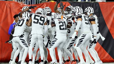 Fans intrigued by the Bengals’ white alternate helmets - NBC Sports Chicago
