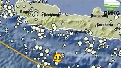 Gempa Magnitudo 3 8 Getarkan Pangandaran Berpusat Di Laut Regional