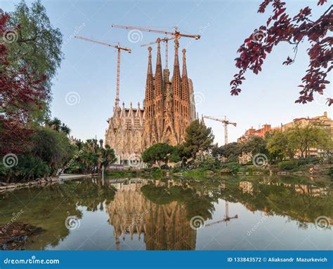 La Sagrada Familia A Catedral Impressionante Projetou Por Gaudi