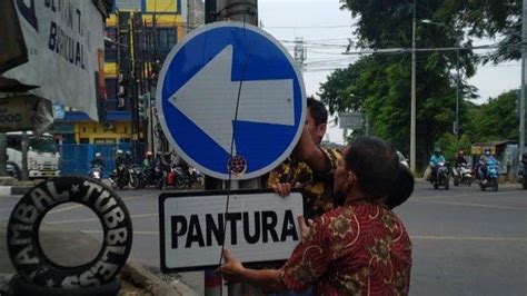 Dishub Kota Bekasi Pasang Rambu Petunjuk Jalan Di 31 Titik Hadapi Arus