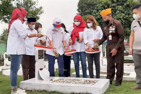 Peringati Hari Pahlawan Perindo Sumut Ziarah Ke Taman Makam Pahlawan