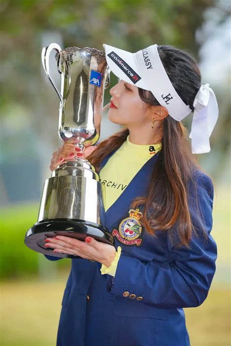 ＜アクサレディス宮崎最終日＞初優勝を果たした臼井麗香（撮影・会津 智海） ― スポニチ Sponichi Annex スポーツ