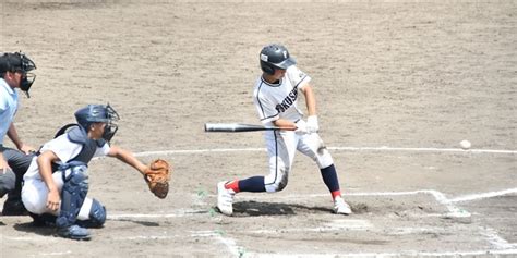 9回裏に安打を放つ福島の大津悠斗選手 明善、福島が敗退 高校野球福岡県大会 写真・画像22｜【西日本新聞me】