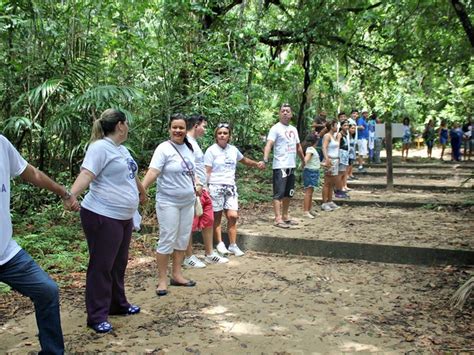 G1 Grupo realiza abraço simbólico pelo Dia Mundial da Água em Manaus