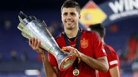 Versus Morata Y Rodri Suspendidos Un Partido Por UEFA Por Cantar