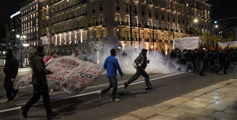 Le Proteste Per L Incidente Ferroviario In Grecia Il Post